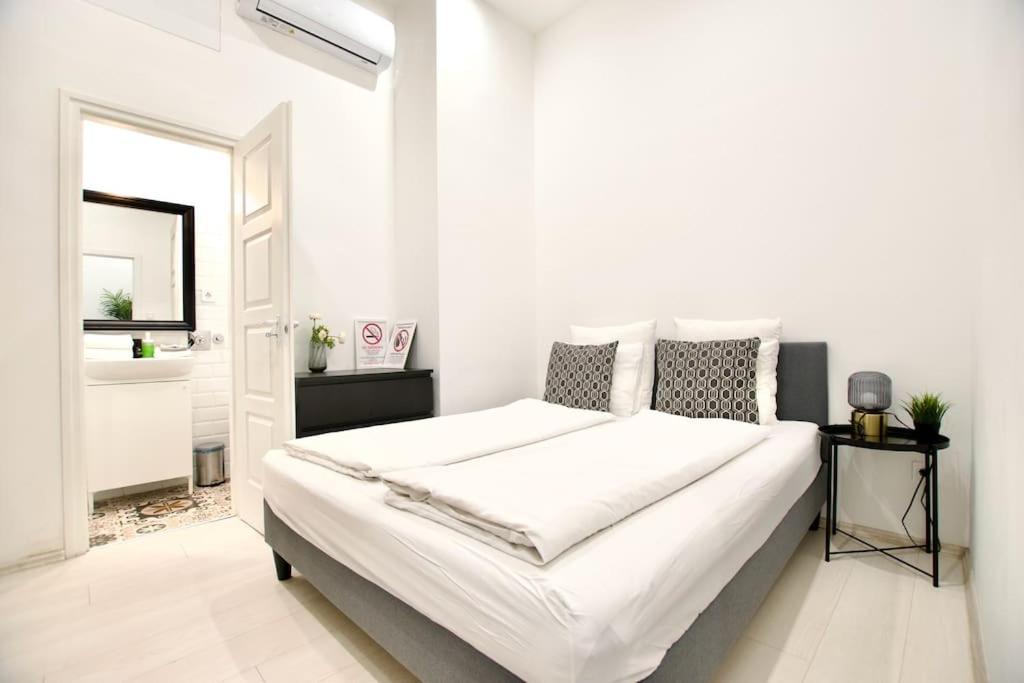 Standard Apartment By Hi5-St. King Mini Studio Budapest Eksteriør bilde